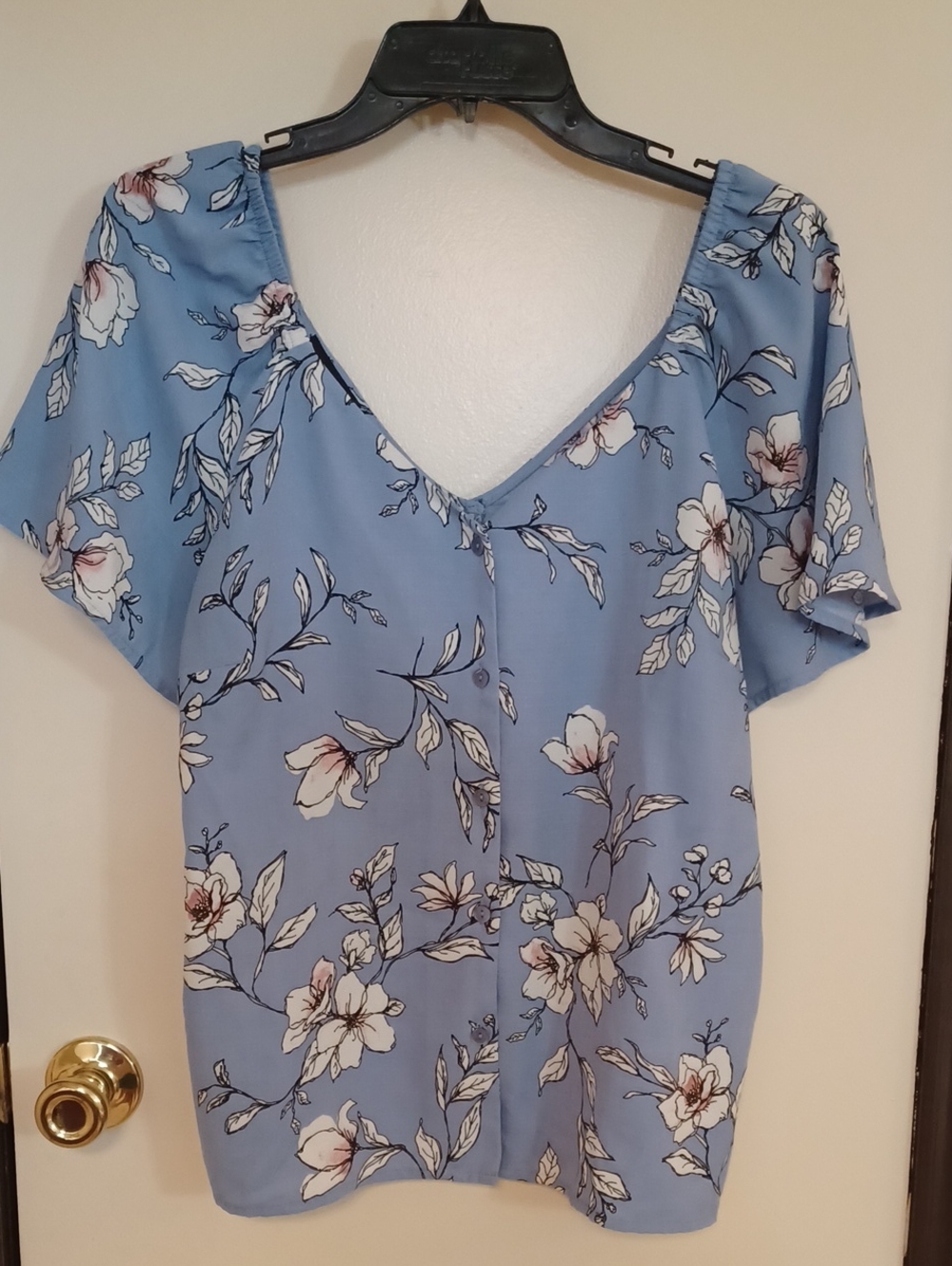 Iz Byer Blue Floral V-Neck Short Sleeve Button Down Blouse